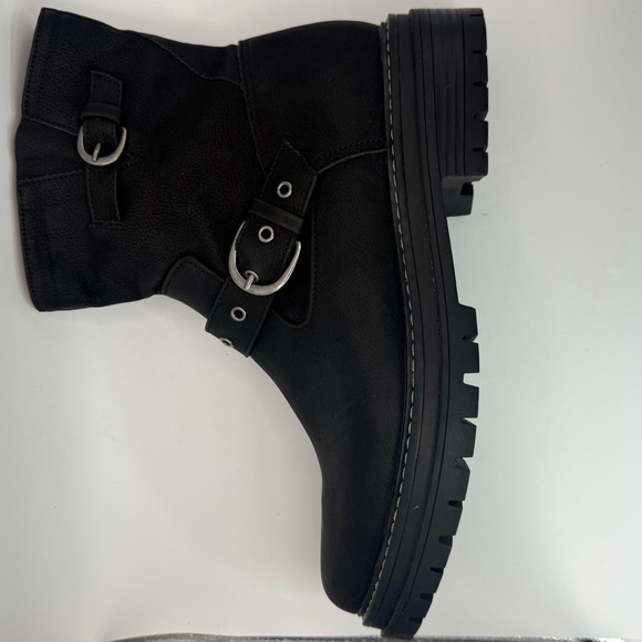 Women’s Size 11 Black Biker Boots Chunky Lug Sole Buckle Strap Moto Style - Picture 4 of 9